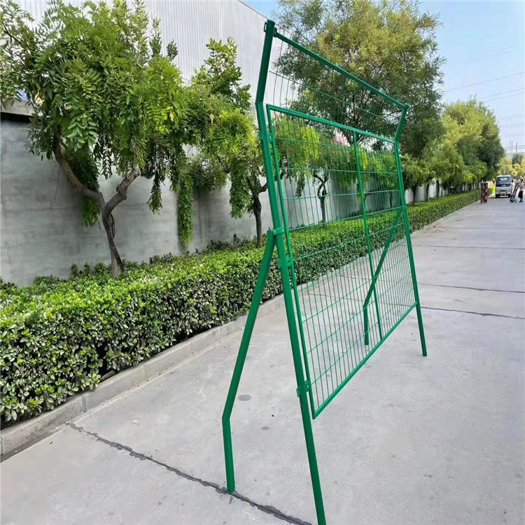 可移动临时隔离护栏网：工地展会灵活分隔解决方案